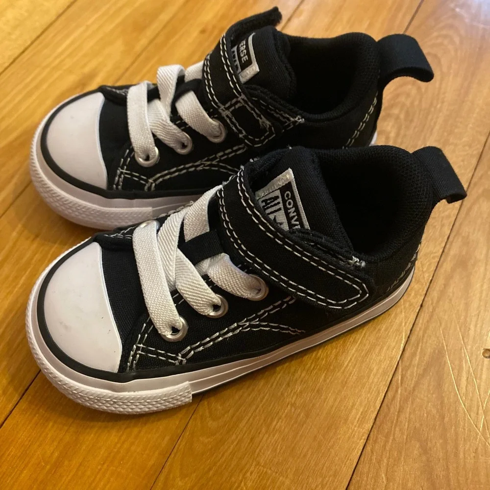 Kids Converse All Star Chuck‎ Taylor Black White Hook & Loop Strap Shoes Size 4